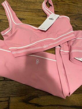 ALO Yoga Pink Seamless Piping Sports Bra & leggings! + Fast shipping!!